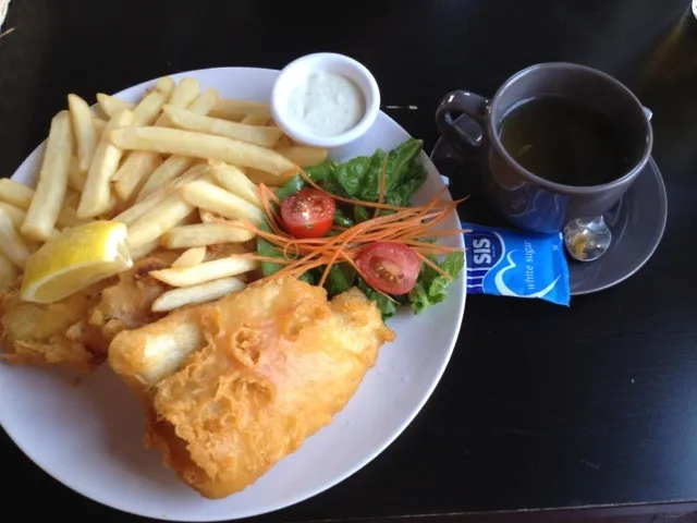 Snapdishの料理写真:Beer battered Fish n Chips|Sarah♡さん