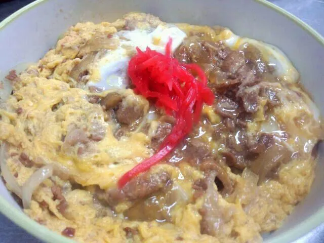 牛肉玉子とじ丼☆ドーンと( ´艸｀)|たすくんさん