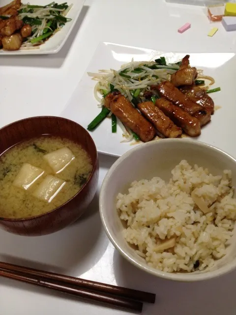 トンテキときのこの炊き込みごはんとお味噌汁|ゆっちゃんさん