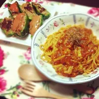 Snapdishの料理写真:ミートパスタとピーマンの肉詰め|よしまりさん