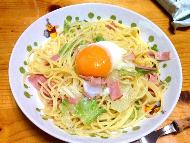 レタスベーコン温玉クリームパスタ|いわもとゆうびさん