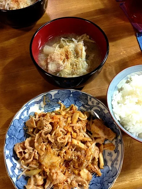 Snapdishの料理写真:豚キムチと豚汁(^O^)|すかラインさん