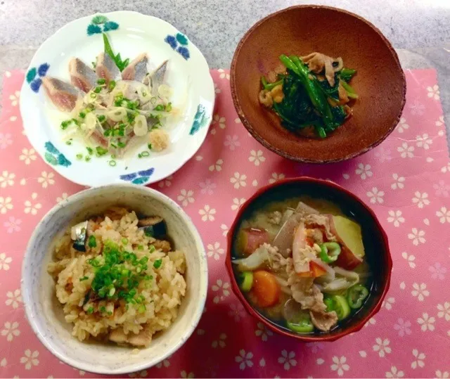 秋刀魚ご飯•豚汁•秋刀魚のたたき•ほうれん草と豚肉の炒り煮|riekoさん