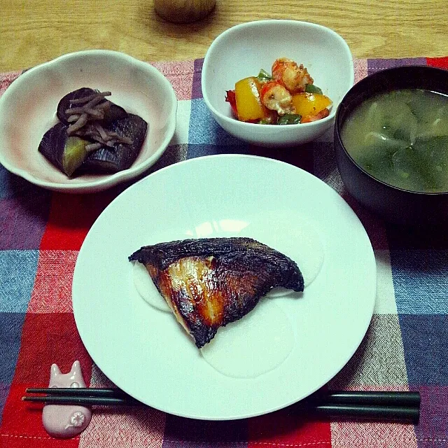 Snapdishの料理写真:ぶりの塩麹焼き、エビとピーマンのマヨ炒め、茄子の煮物、もやしスープ|りかさん