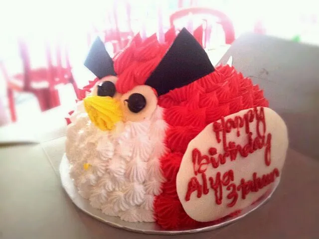 Snapdishの料理写真:Birthday cake. Angry Bird.|Azlina Ahmadさん