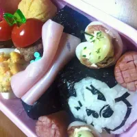 Snapdishの料理写真:梅にぎり*ｳｲﾝﾅお花仕立て*ちくわ磯部風*ﾐｰﾄﾎﾞｰﾙﾄﾏﾄ*ｺｰﾝｻﾗﾀﾞ卵ｶｯﾌﾟ|OKAYUさん