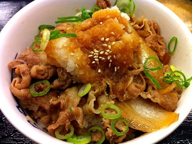 ข้าวหน้าเนื้อหัวผักกาด (=大根牛肉のせご飯...orz) おろしポン酢牛丼@松屋|akiさん