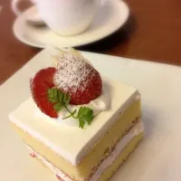 Snapdishの料理写真:苺のショートケーキwzコーヒー|久世紗英子さん