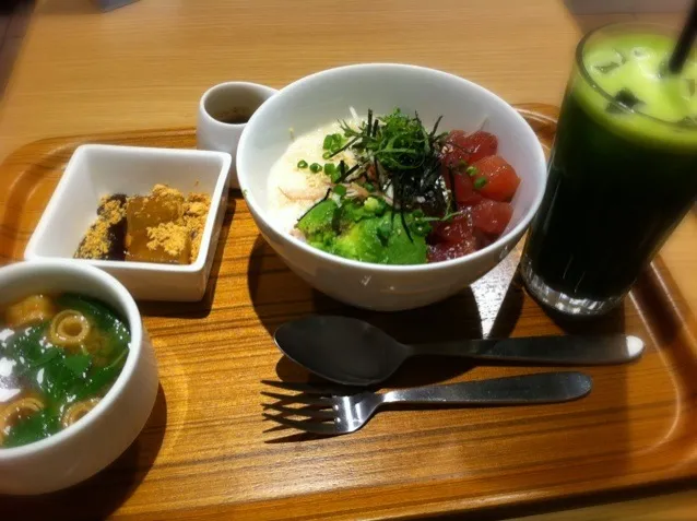 マグロとアボカド丼|よこさん