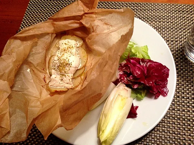 Halibut with olive oil, potatoes and fennel pollen cooked in parchment|michael rylanderさん