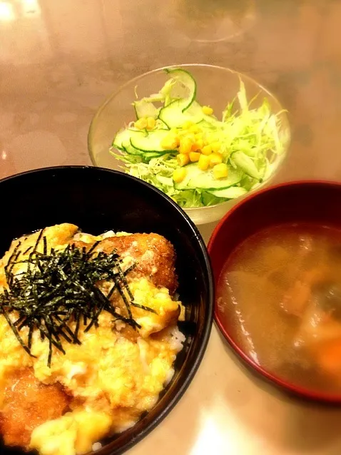 カツ丼 味噌汁 サラダ|ころままさん