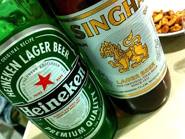 Heineken or Singha?|Issara. 🍴さん