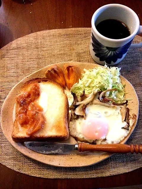 簡単朝ごはん トースト/柿/舞茸目玉焼き|shokoさん