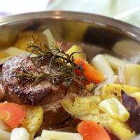 塩麹で一晩寝かせた『根菜たっぷりポットローストポーク』