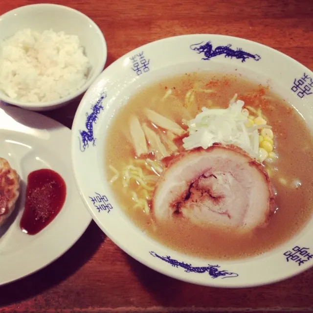 旭川塩ラーメン＋餃子セット♬|Takashi TOGAWAさん