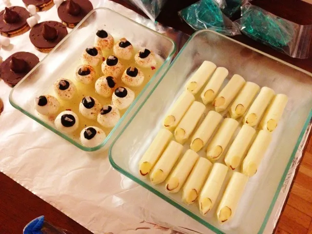 "Eyeballs" and "Fingers" Cheese Snacks|stephanie mizuhaさん