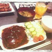 Snapdishの料理写真:ハンバーグ(^＿^)|mama.さん