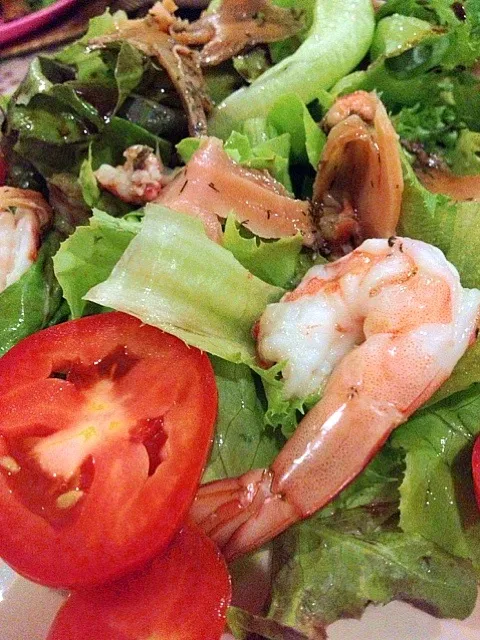 Shimp and Marinated Salmon Salad with Balsamic Sauce|toystory150780さん