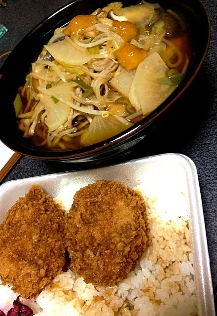 #夕飯  #kiryu きよたのソースカツ丼弁当 #tabetan と、キノコ蕎麦(温かいやつ)！お腹いっぱいぱい|ms903さん