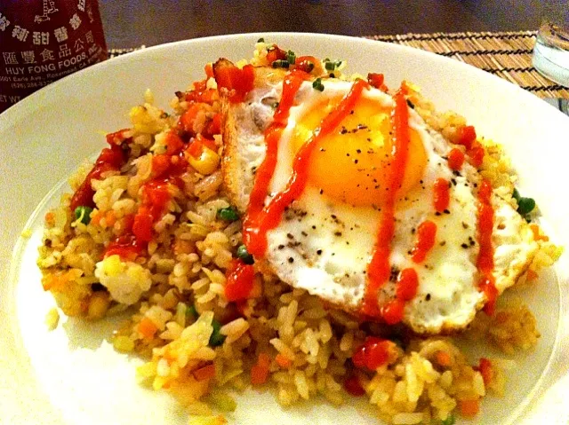 Fried rice with shrimp, fried egg n chili sauce|keiko mashimaさん