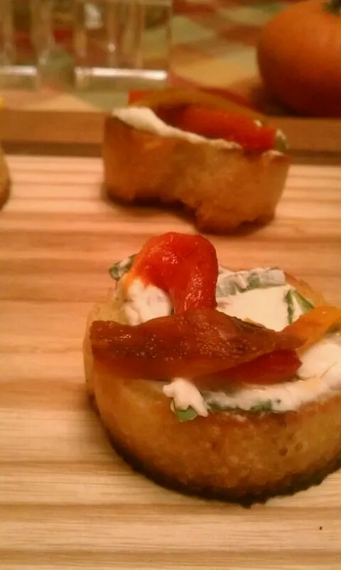 crustini with homemade roasted peppers and herb spread|Crystal DeBoerさん