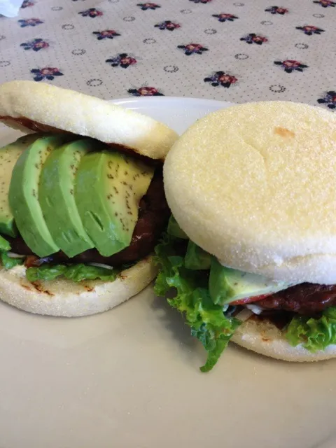 本日のランチ アボカドバーガー|マツさん