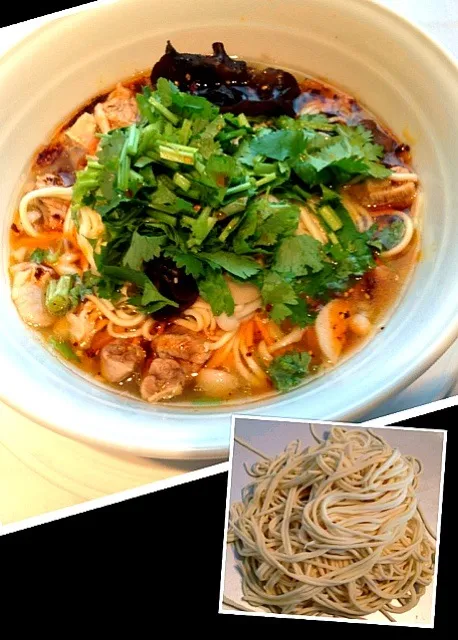 Snapdishの料理写真:黒胡椒ラーメン。
小麦粉をこねて作った自家製麺と
丁寧に煮込んだ牛肉スープに
たっぷりの香菜をのせて。
(香菜が苦手な方は、同じくたっぷりのネギでも美味しい)|薬膳美食倶楽部・惠・クッキングスクールさん