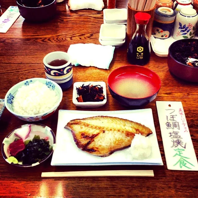 Snapdishの料理写真:つぼ鯛塩焼定食♬|Takashi TOGAWAさん