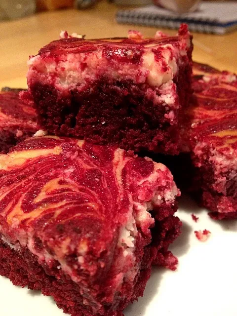 Red velvet cream cheese brownies|fadheelaさん