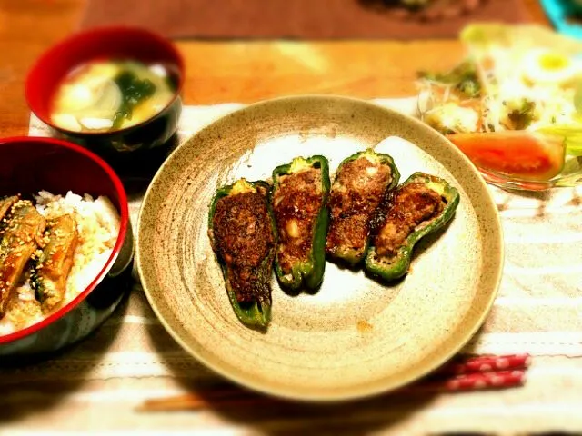 ピーマンの肉詰めと秋刀魚の蒲焼き丼☆|かなさん