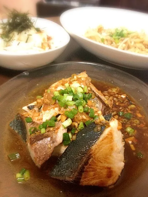 鰤の香味醤油ステーキ、山芋と大根のサラダ、もやしときのこのオイスター炒め|chobicmさん