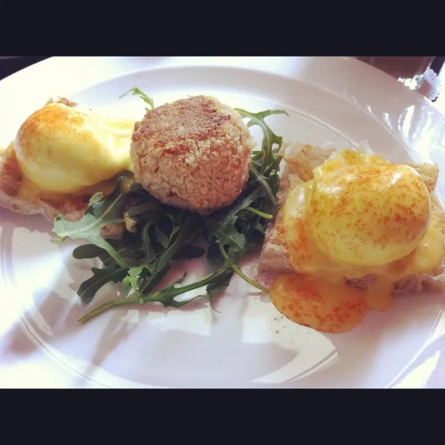 Eggs Benedict with crab cake|hurul | 후룰さん