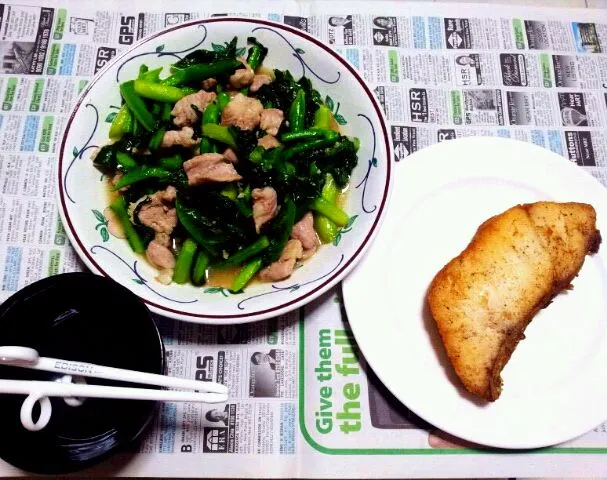 Snapdishの料理写真:kai Lan stir fry w/ pork n fried fish by mom|genさん