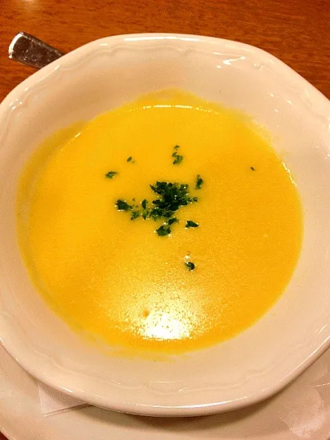 Hot corn soup for my Appetizer:)ang lamig naaaa:)sarap kumain!いただいきます|Dezza Tsuchiyaさん