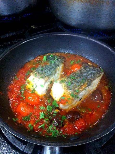 Roasted Barramundi in tomato sauce with capers, olive, cherry tomato|Rhythmiqueさん