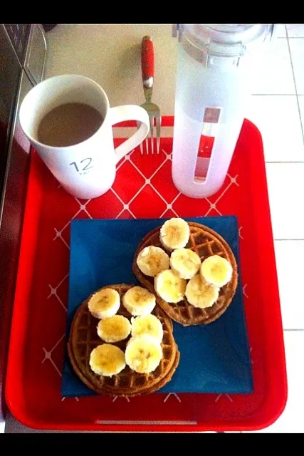 Pumpkin spice waffles w/ bananas|Kimberly H.さん