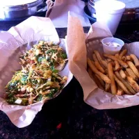 Snapdishの料理写真:Chicken tacos w/ side of fries.|Kimberly H.さん