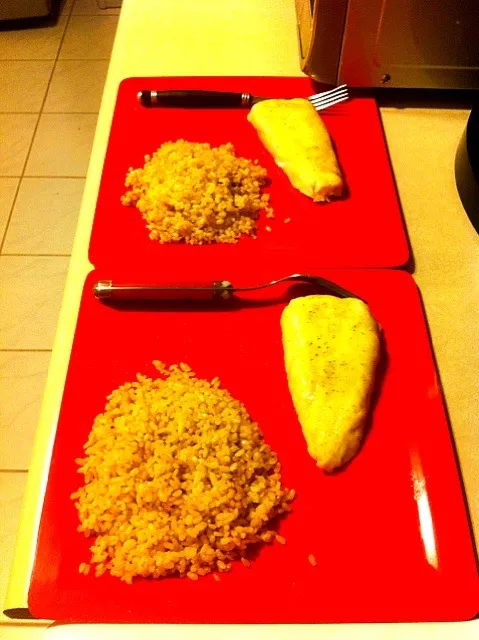 Snapdishの料理写真:Lemon pepper whitefish w/ brown rice.|Kimberly H.さん