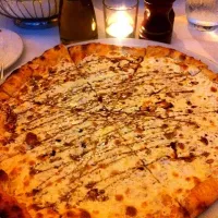 White pizza w/ truffle oil!|Kimberly H.さん