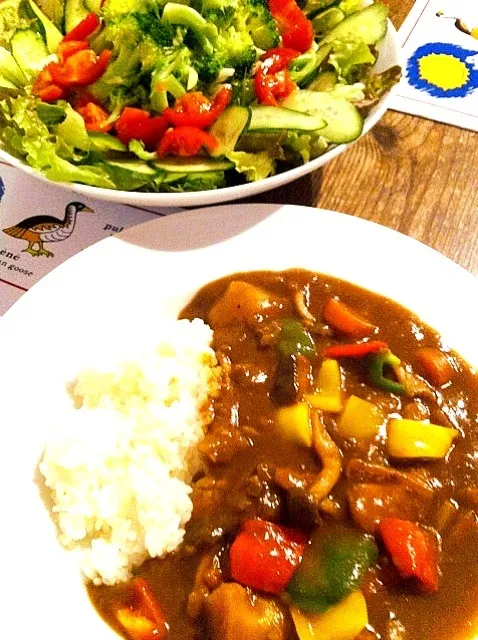 カラフル野菜ときのこのチキンカレーたっぷり野菜サラダ|まみりんごさん