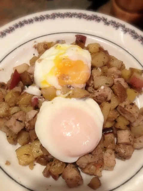 Pork Hash and Poached Eggs|http://melissasmenu.wordpress.com/さん