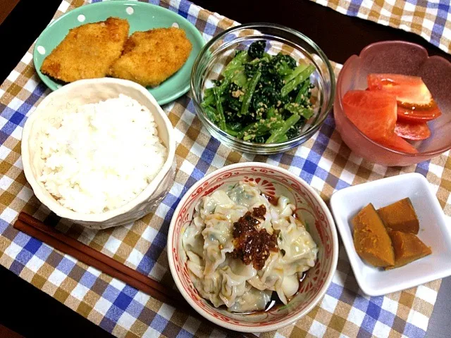 白身魚のフライ.手作り水餃子自家製食べるラー油乗せ.小松菜の辛子和え.南瓜荷物|恭子さん