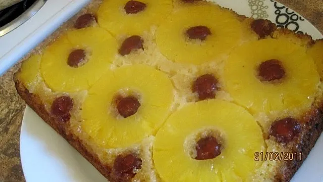 Pineapple upside down cake|fadheelaさん