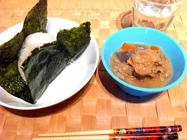 寒い朝にモツ煮。年中さんの朝ごはん🍙|やました まみさん