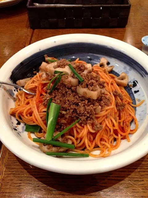 蓮根と挽肉のトマトパスタ🍴|すかラインさん