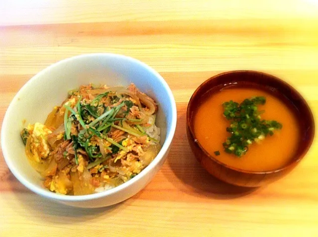 水菜ツナ丼＆長いもお味噌汁|ももさん