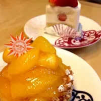 Snapdishの料理写真:オレンジタルトとショートケーキ|Riezonさん