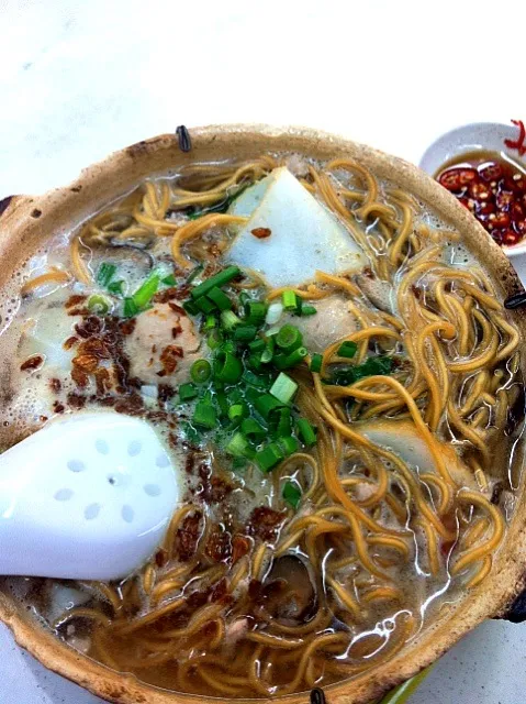 Snapdishの料理写真:Claypot yee Mee ( noodle )|laumeikuanさん