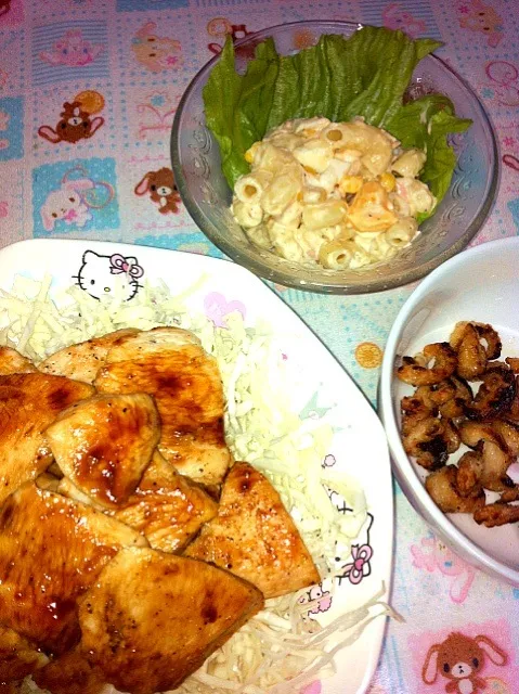 鶏胸肉の照り焼き&皮のパリパリ焼き🍗とマカロニサラダ🍒|akiさん