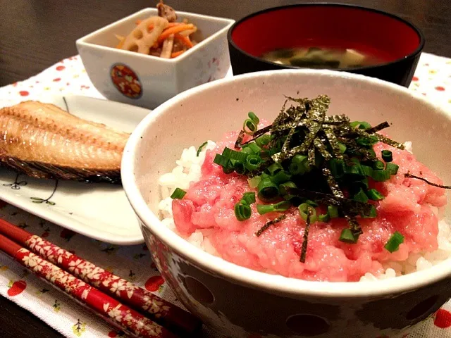 ネギトロ丼*ほっけの塩焼き*豚肉きんぴら|ひかるんさん